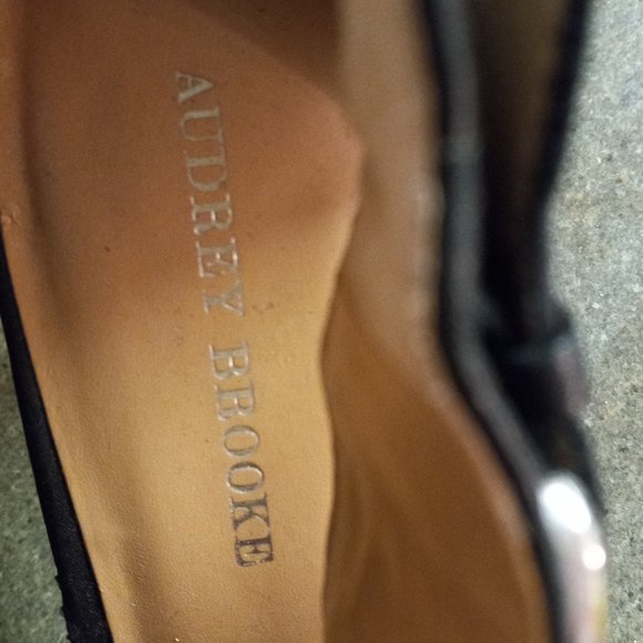 Your next favorite shoes - Picture 2 of 3